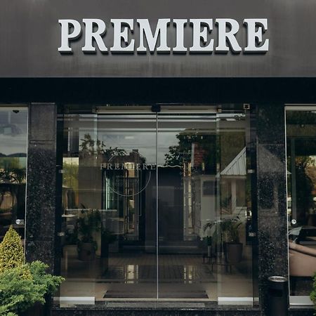 Premiere Hotel 후스트 외부 사진